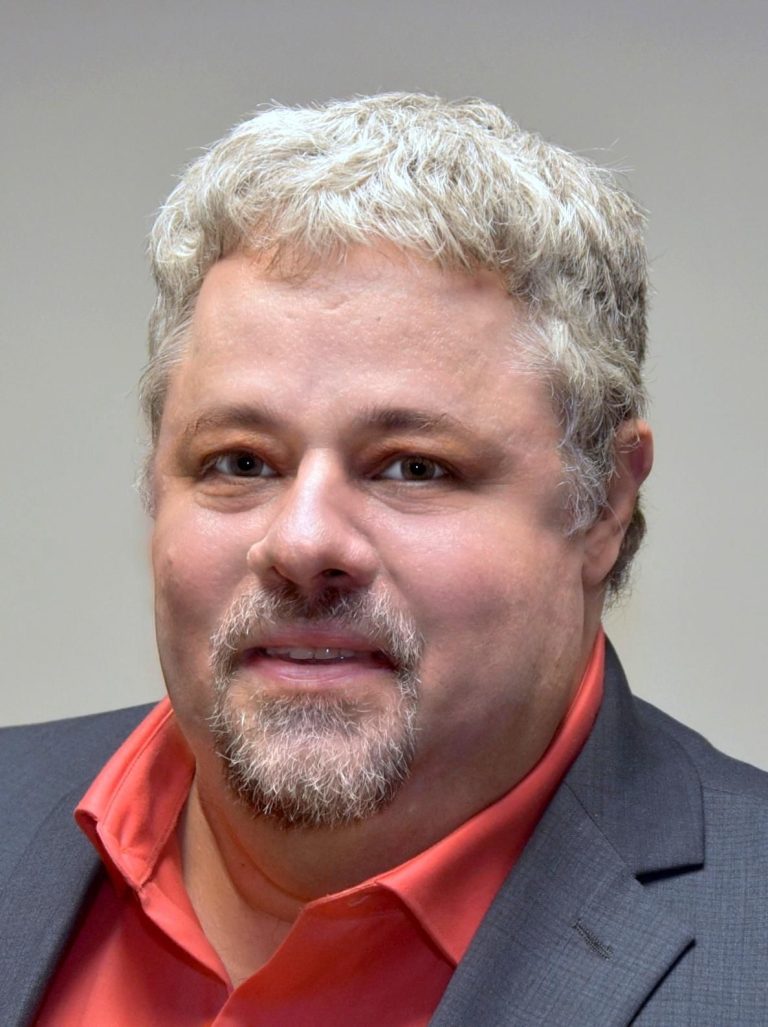 victor lopez headshot